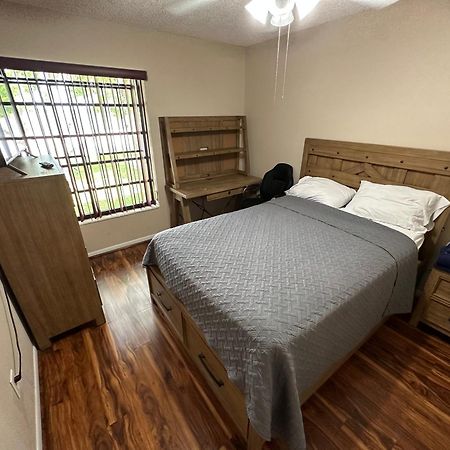 82-10Sw 135Av Villa Маями Екстериор снимка