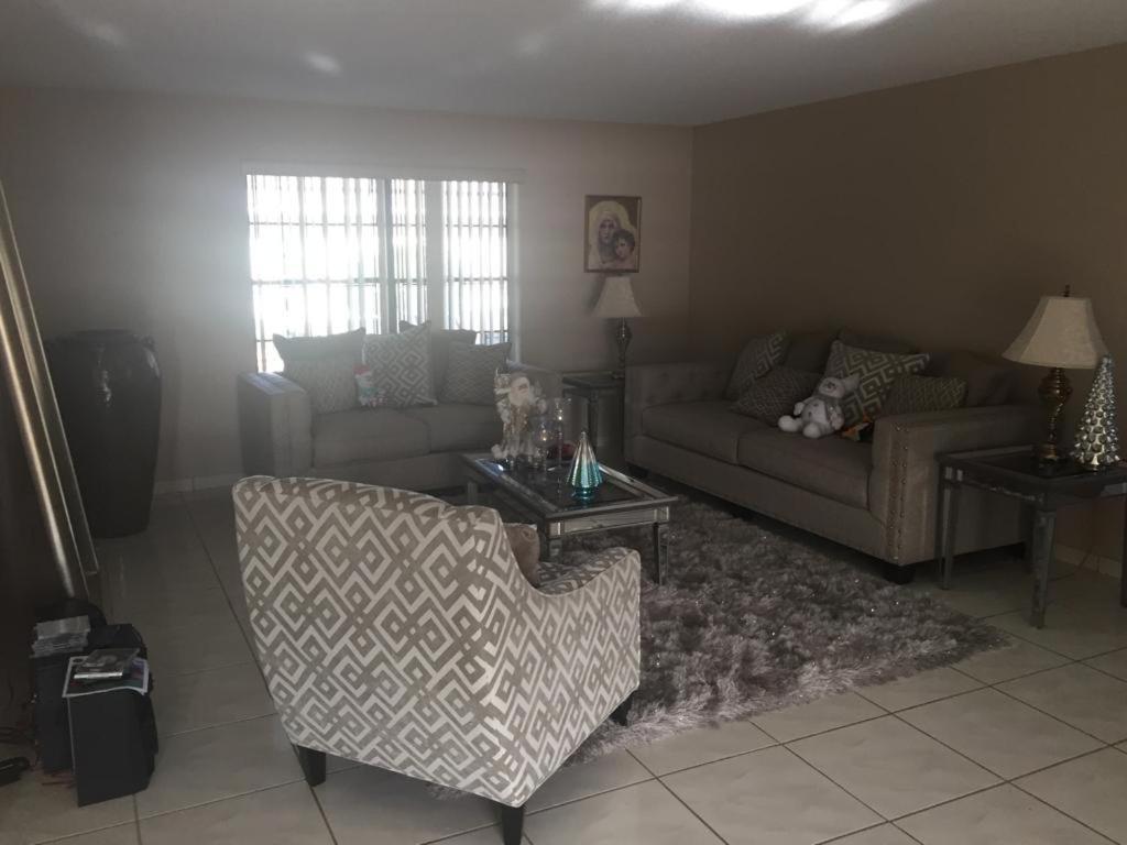 82-10Sw 135Av Villa Маями Екстериор снимка