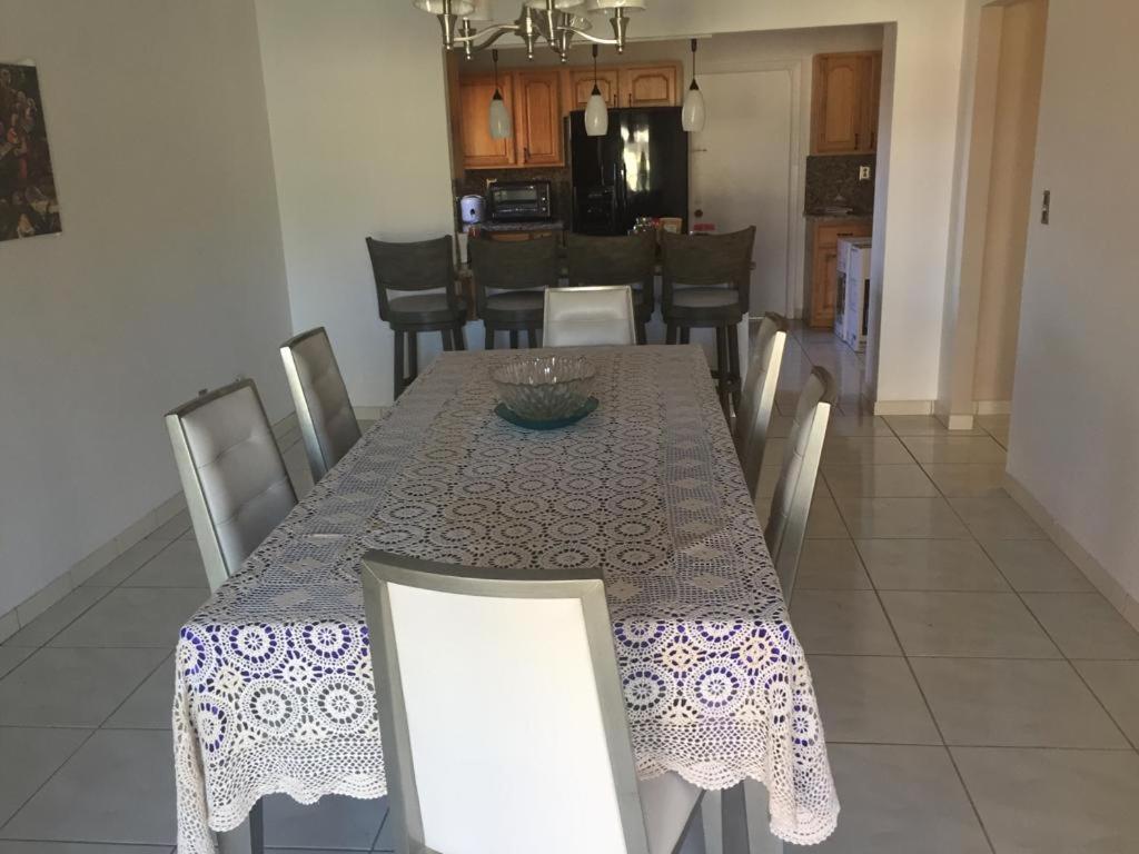 82-10Sw 135Av Villa Маями Екстериор снимка