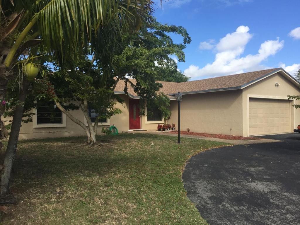 82-10Sw 135Av Villa Маями Екстериор снимка