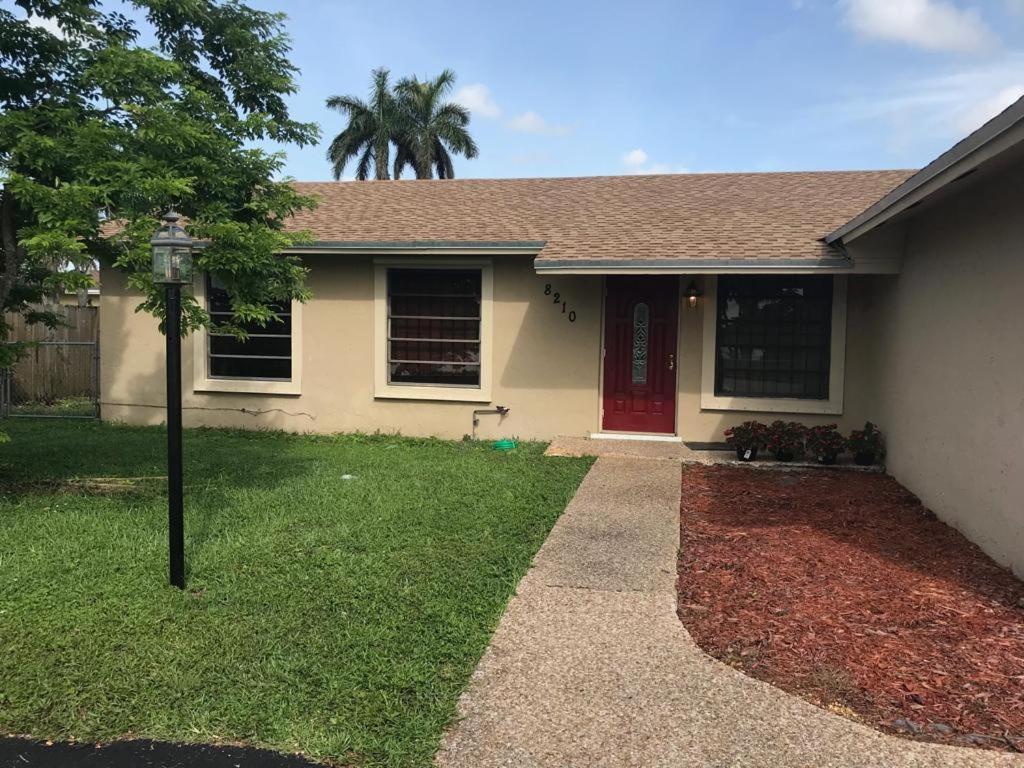 82-10Sw 135Av Villa Маями Екстериор снимка
