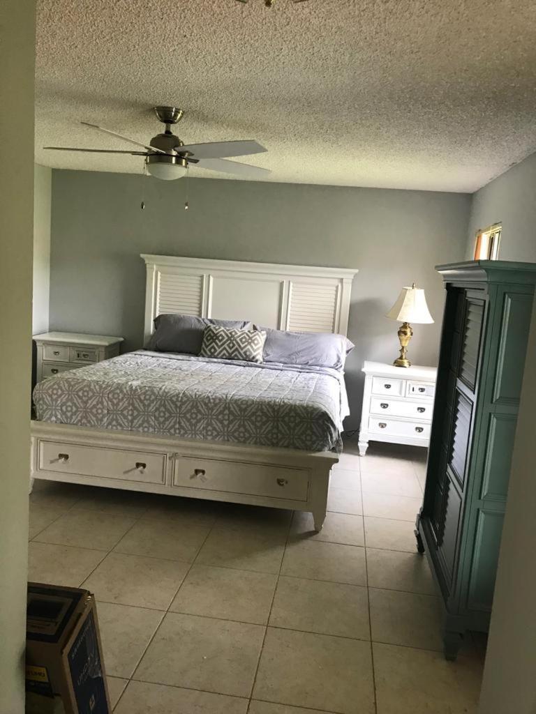 82-10Sw 135Av Villa Маями Екстериор снимка